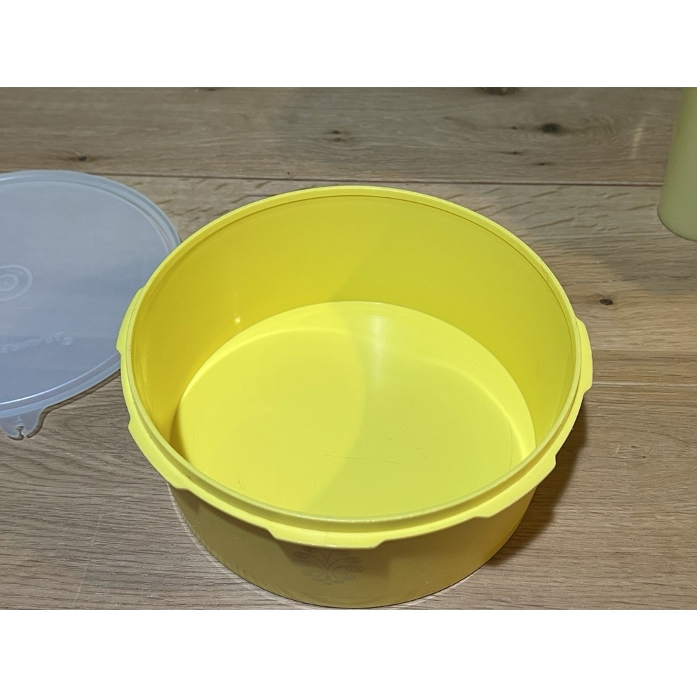 Tupperware Pour Pitcher, Shelf Saver 1243 & Servalier 4 Pieces w/lids Yellow Vtg - Picture 7 of 10
